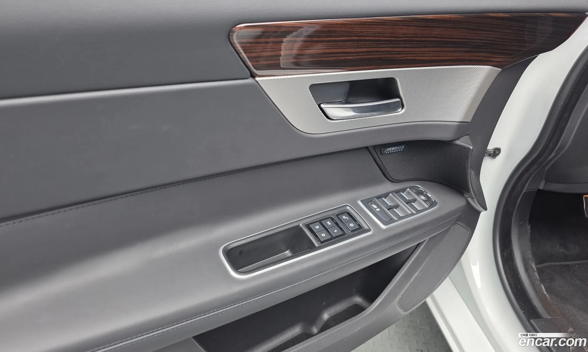 Jaguar XF 2019 SAJBB4BN2KCY76302 — 14