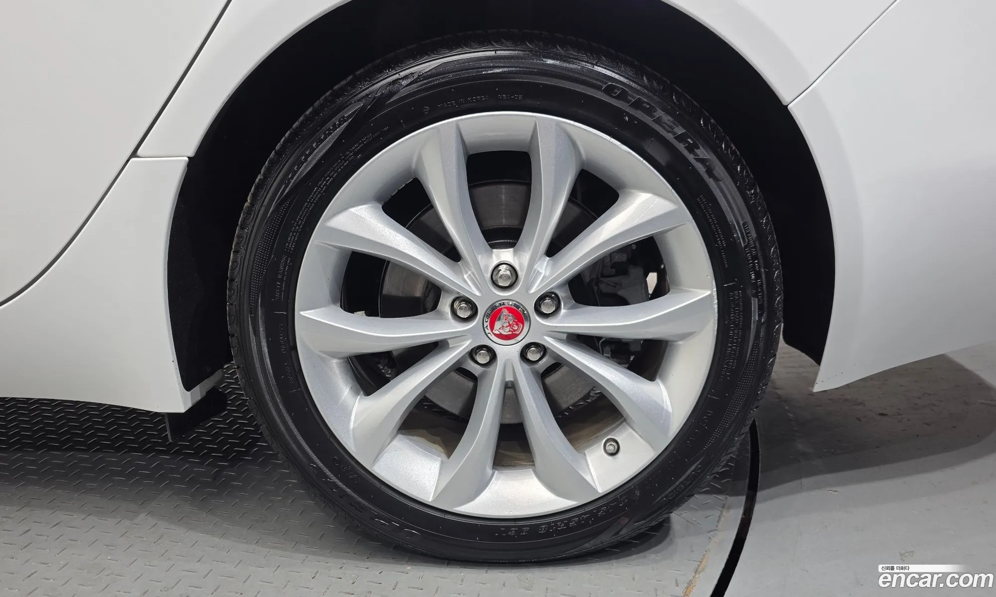 Jaguar XF 2019 SAJBB4BN2KCY76302 — 5
