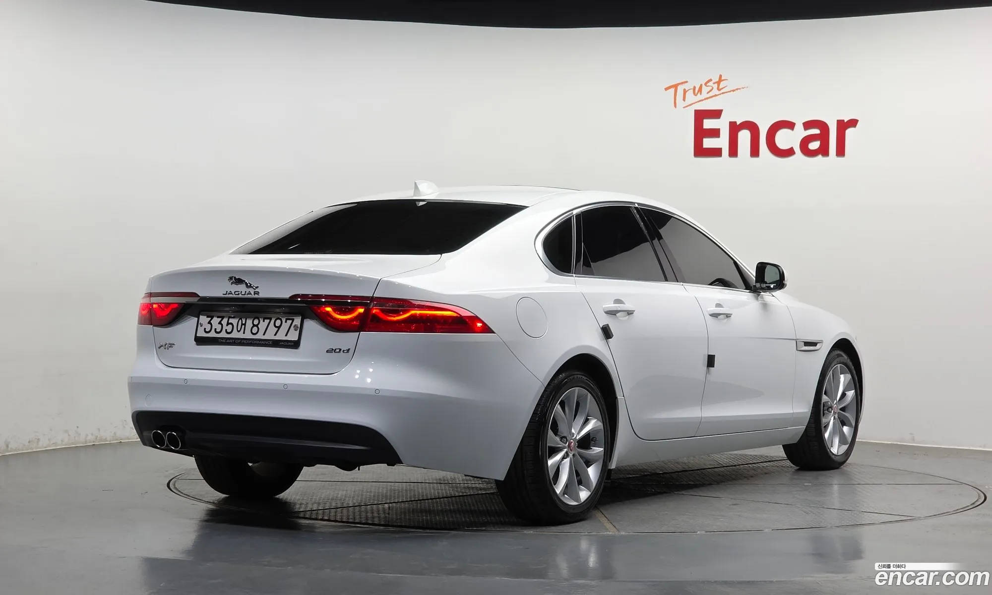 Jaguar XF 2019 SAJBB4BN2KCY76302 — 2