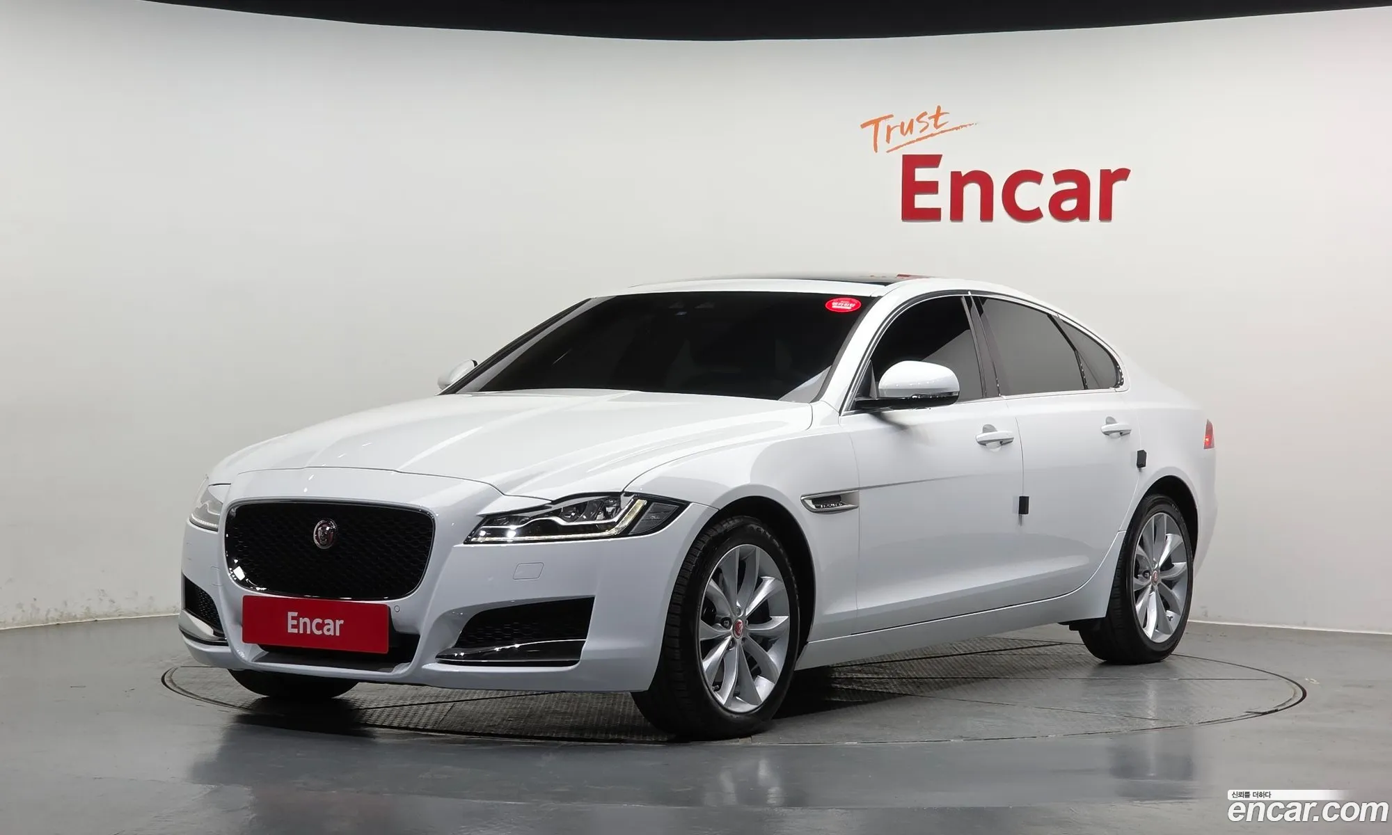 Jaguar XF 2019 SAJBB4BN2KCY76302 — 31