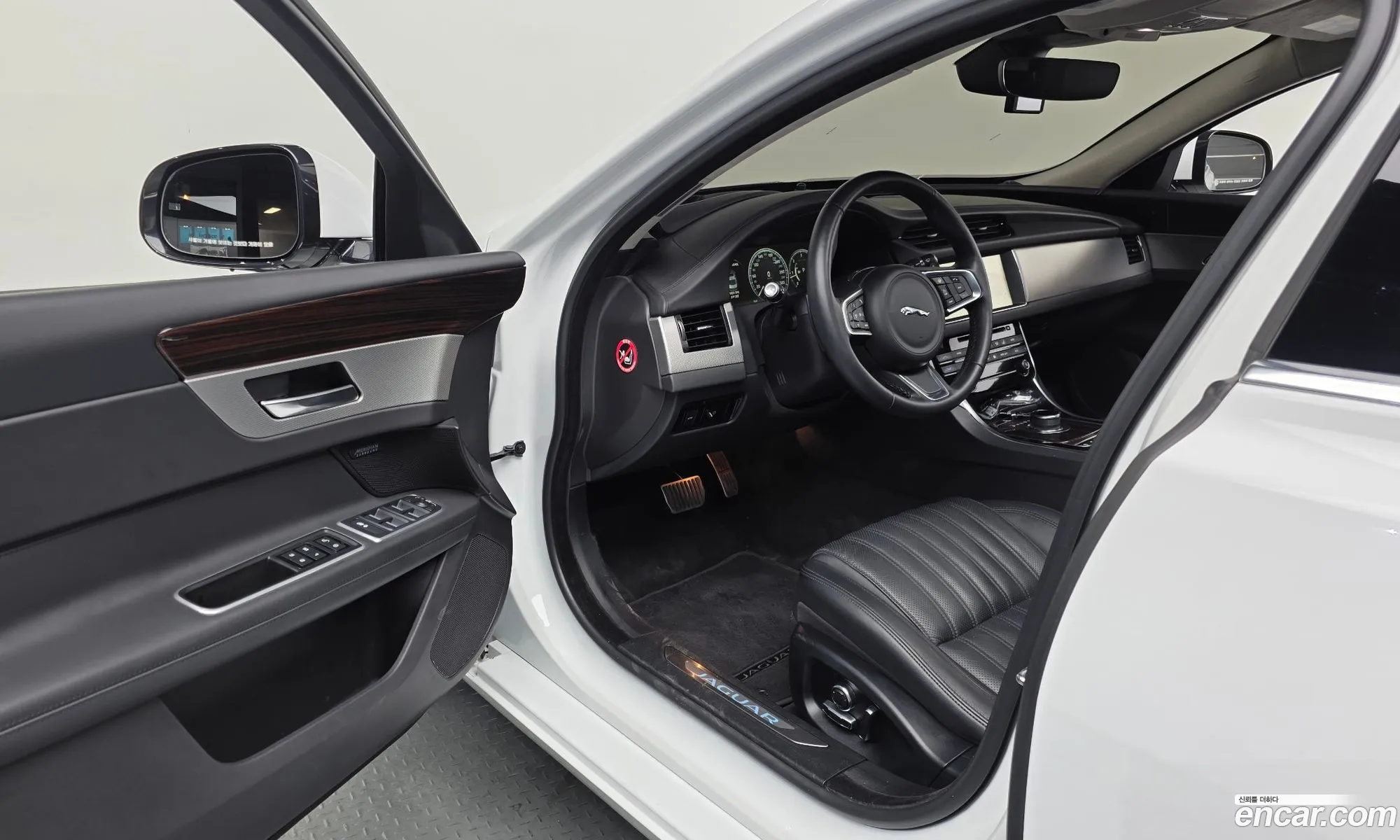 Jaguar XF 2019 SAJBB4BN2KCY76302 — 15