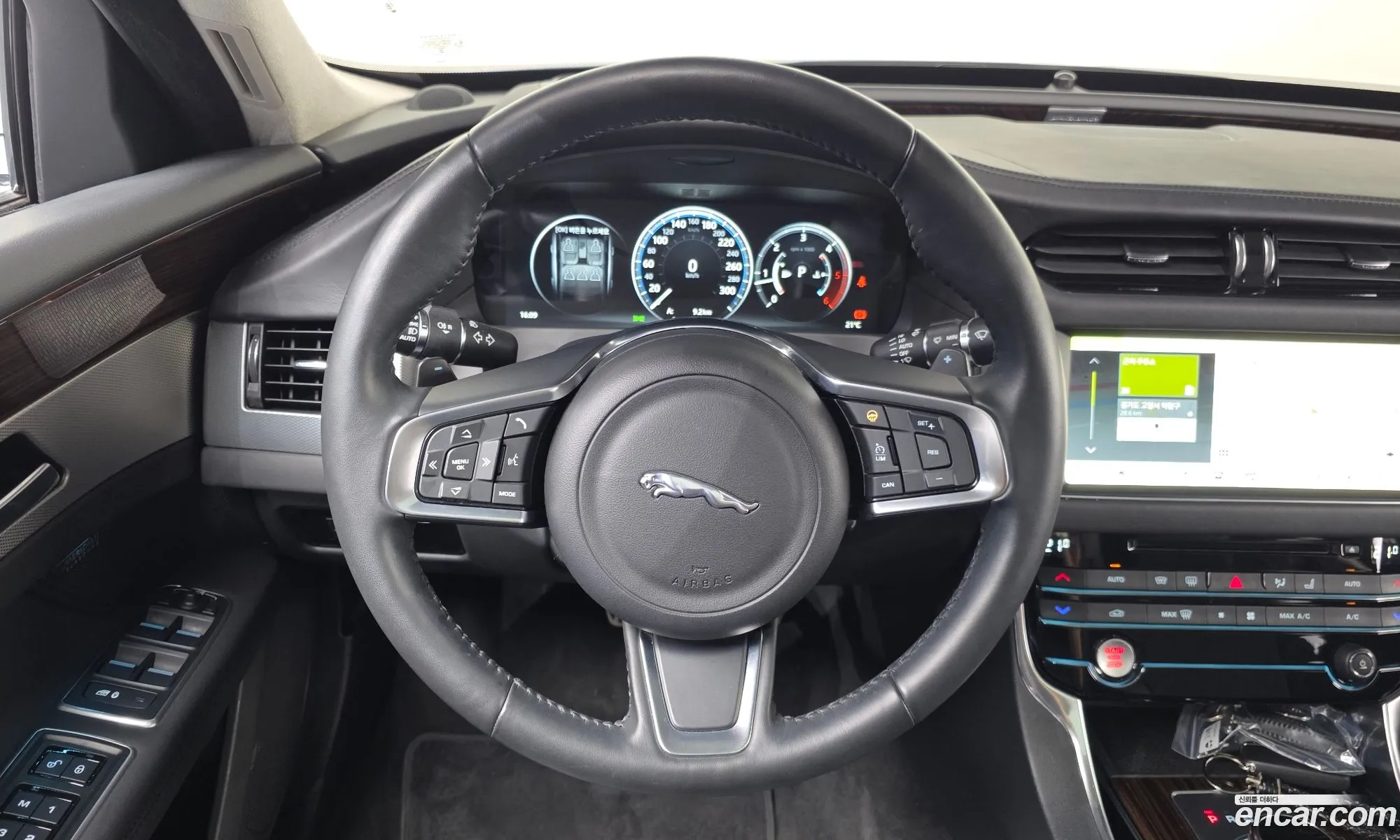 Jaguar XF 2019 SAJBB4BN2KCY76302 — 16