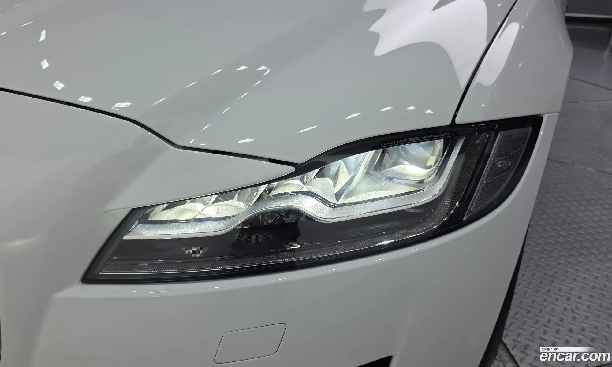Jaguar XF 2019 SAJBB4BN2KCY76302 — 28