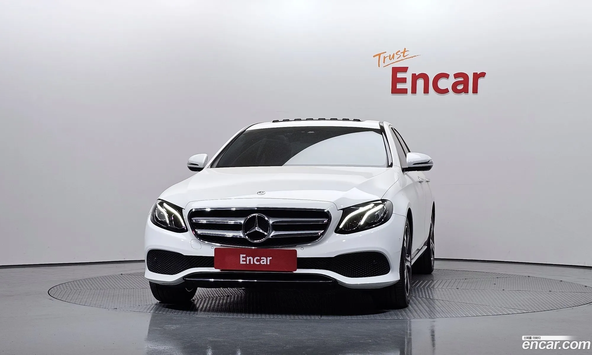Mercedes-Benz E-Class W213 2019 WDDZF4JB9KA637565 — 2