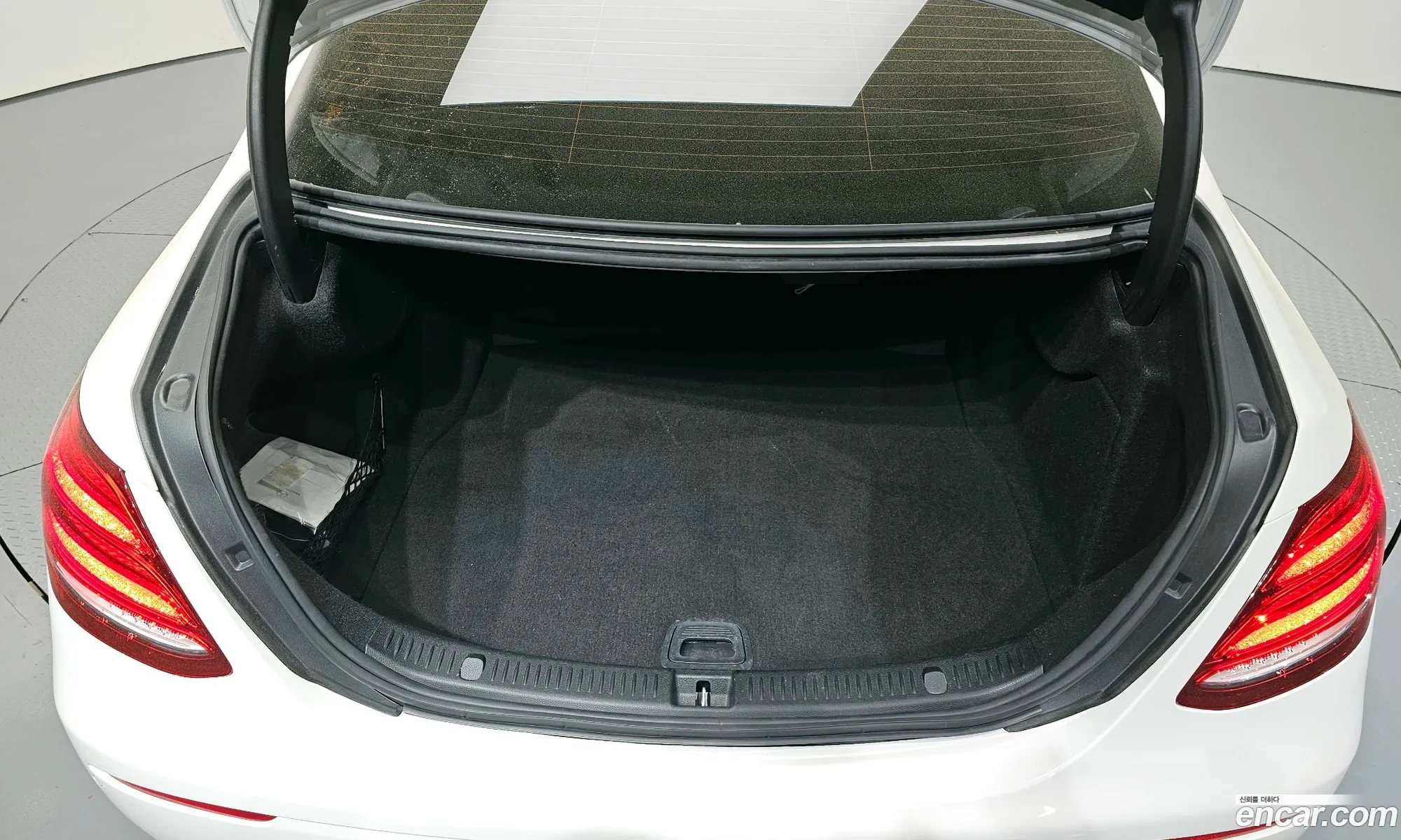 Mercedes-Benz E-Class W213 2019 WDDZF4JB9KA637565 — 18