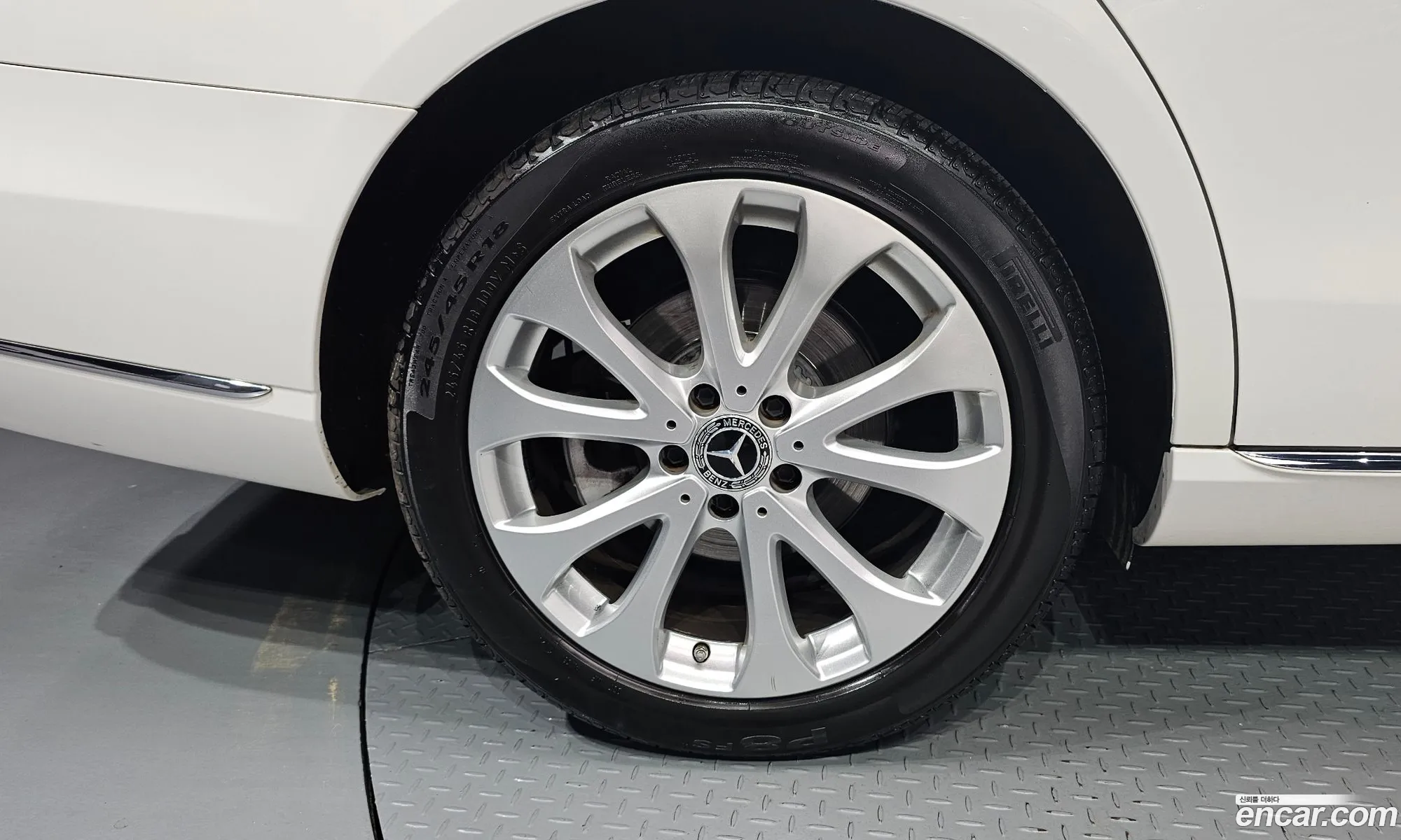 Mercedes-Benz E-Class W213 2018 WDDZF4JB5JA359553 — 3