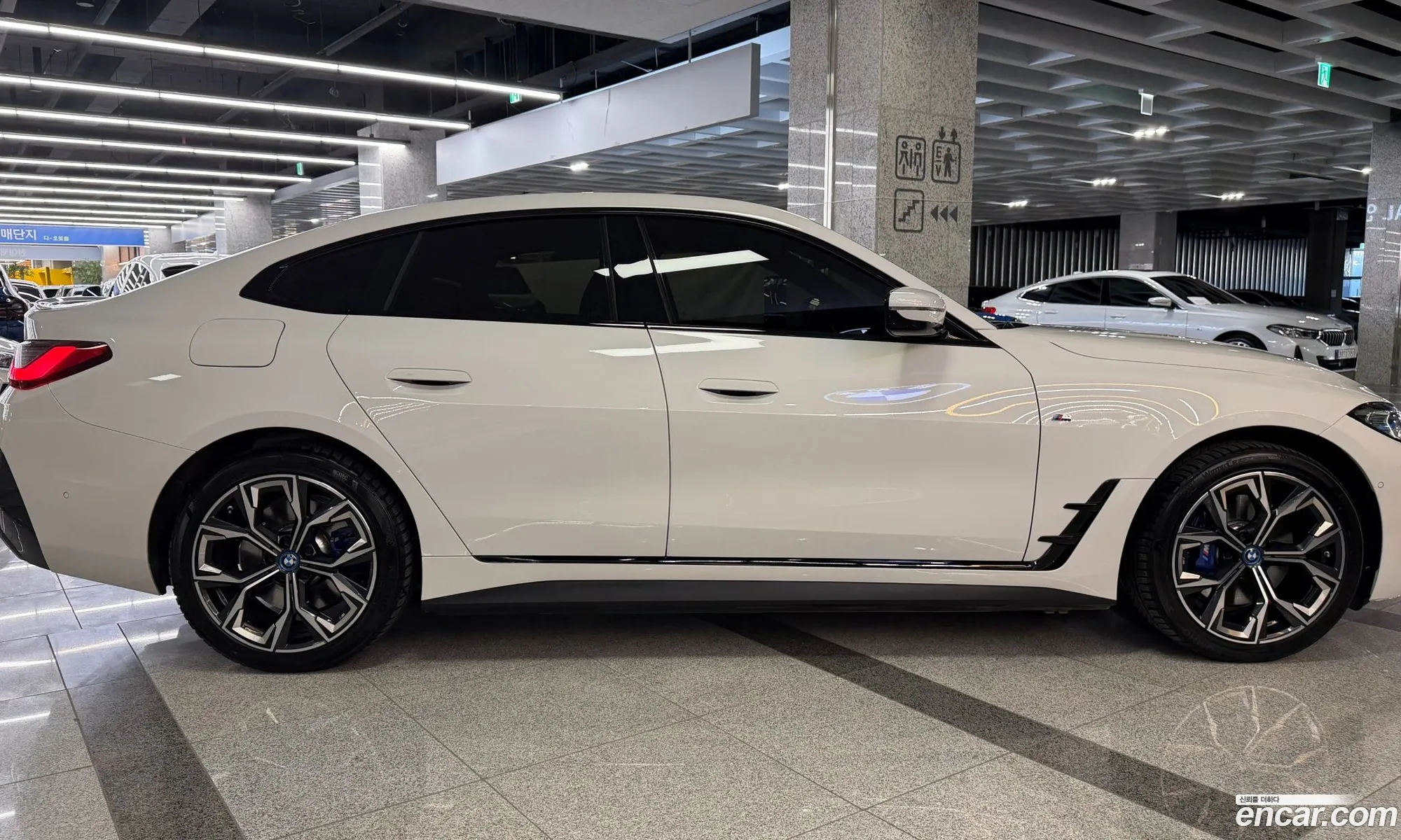 BMW i4 2023 — 16