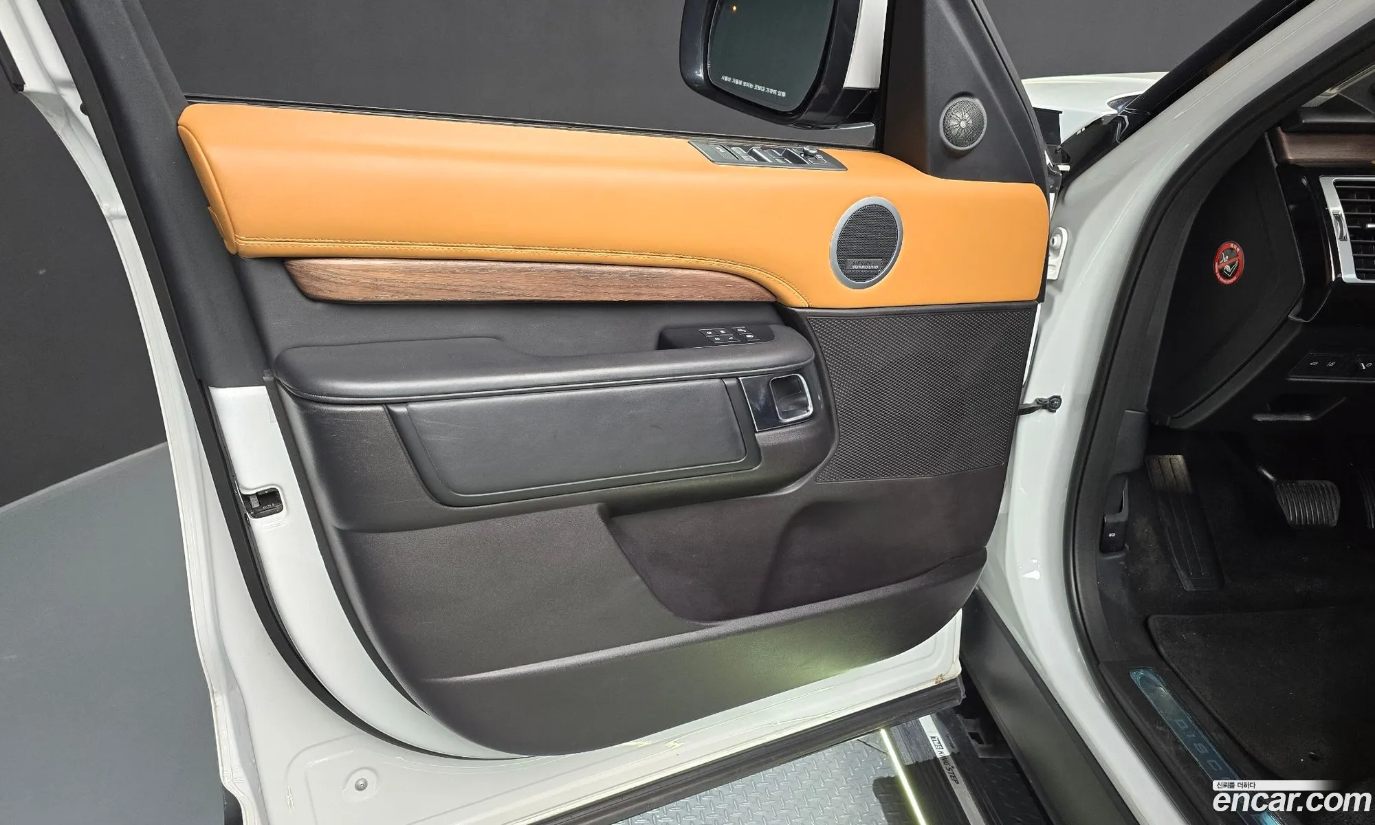 Land Rover Discovery 5 2017 SALRA2BK2HA046037 — 7