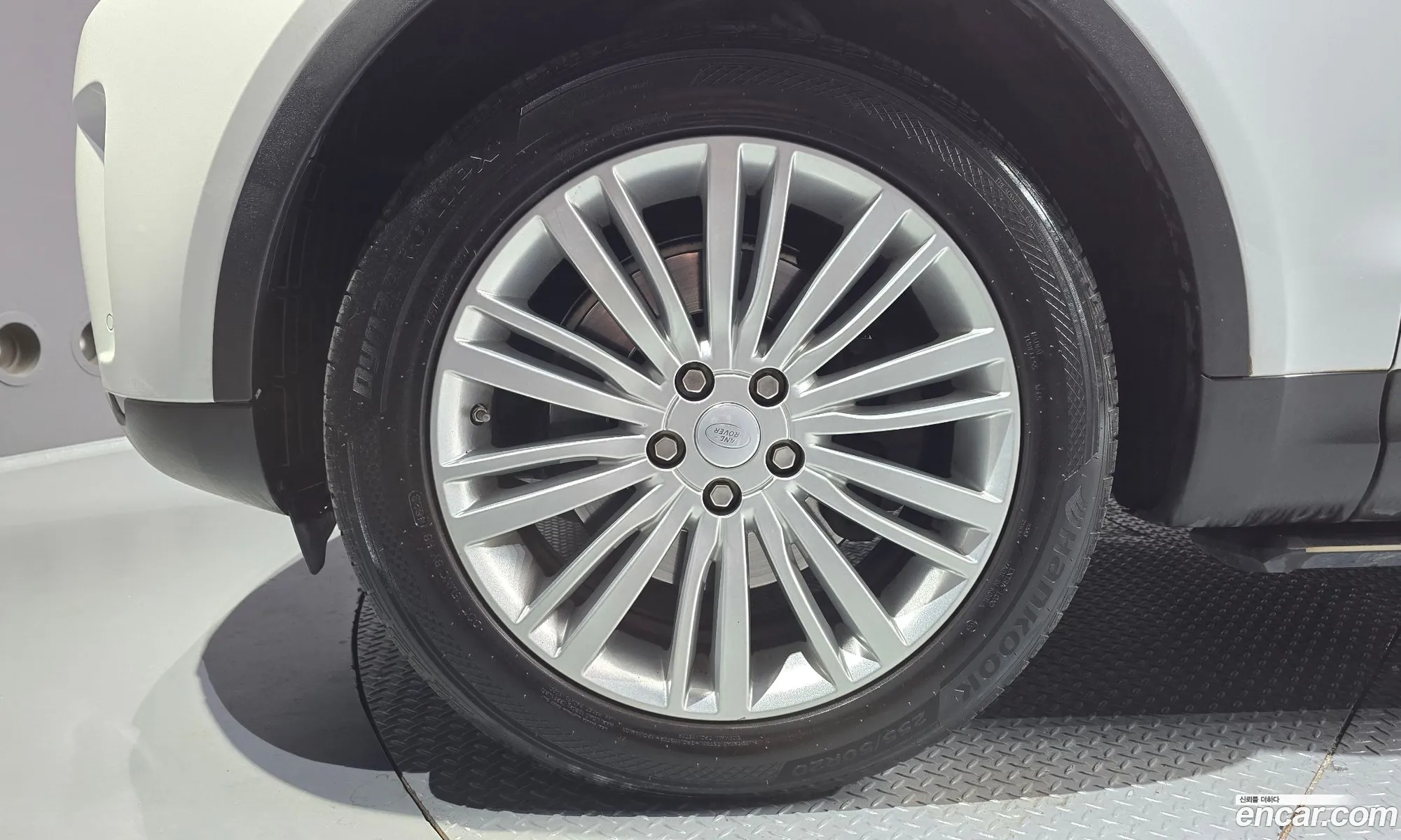 Land Rover Discovery 5 2017 SALRA2BK2HA046037 — 10