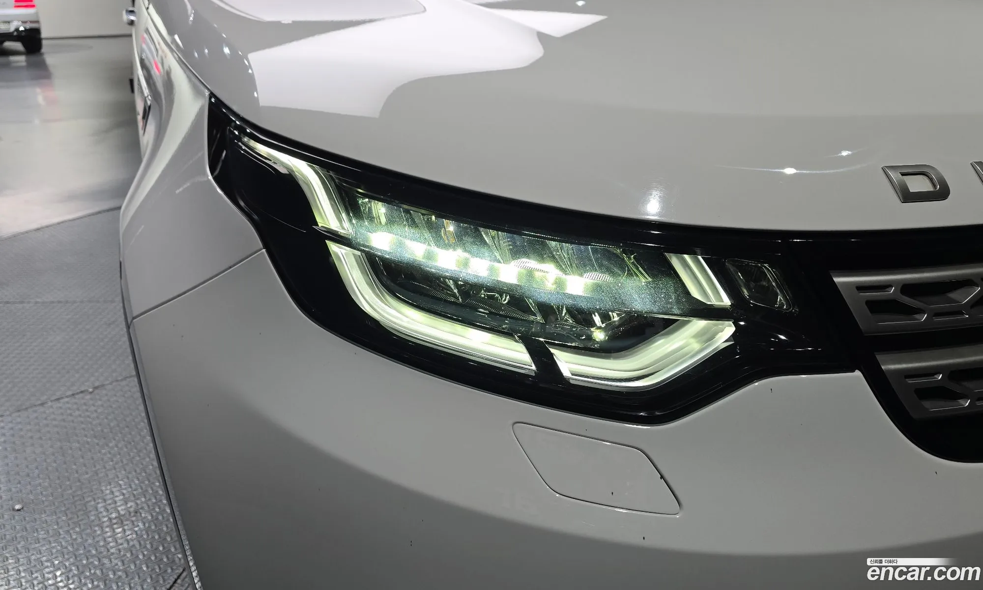Land Rover Discovery 5 2017 SALRA2BK2HA046037 — 9