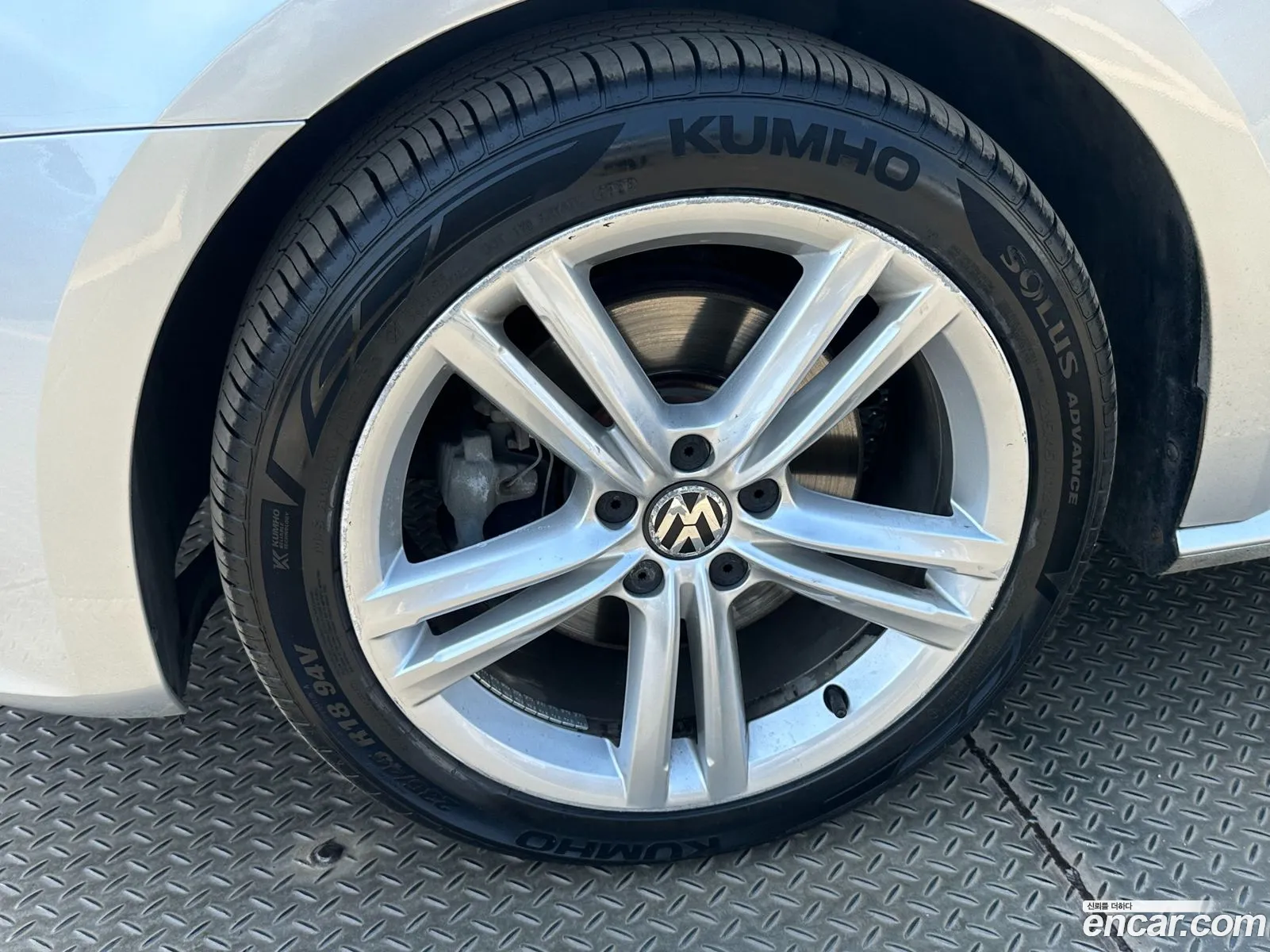 Volkswagen Passat 2012 — 2