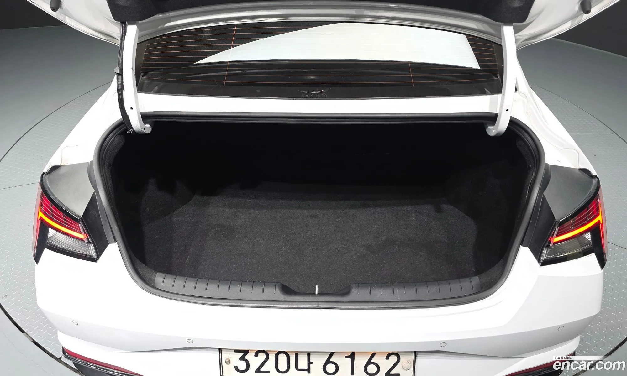Hyundai Elantra 2020 — 17