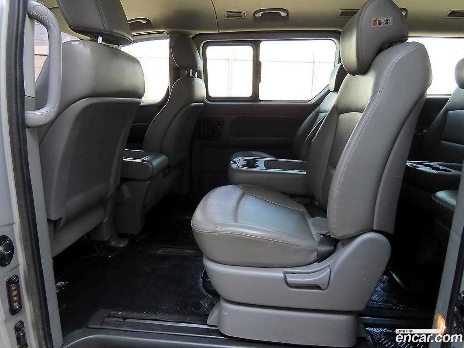 Hyundai Grand Starex 2014 — 18