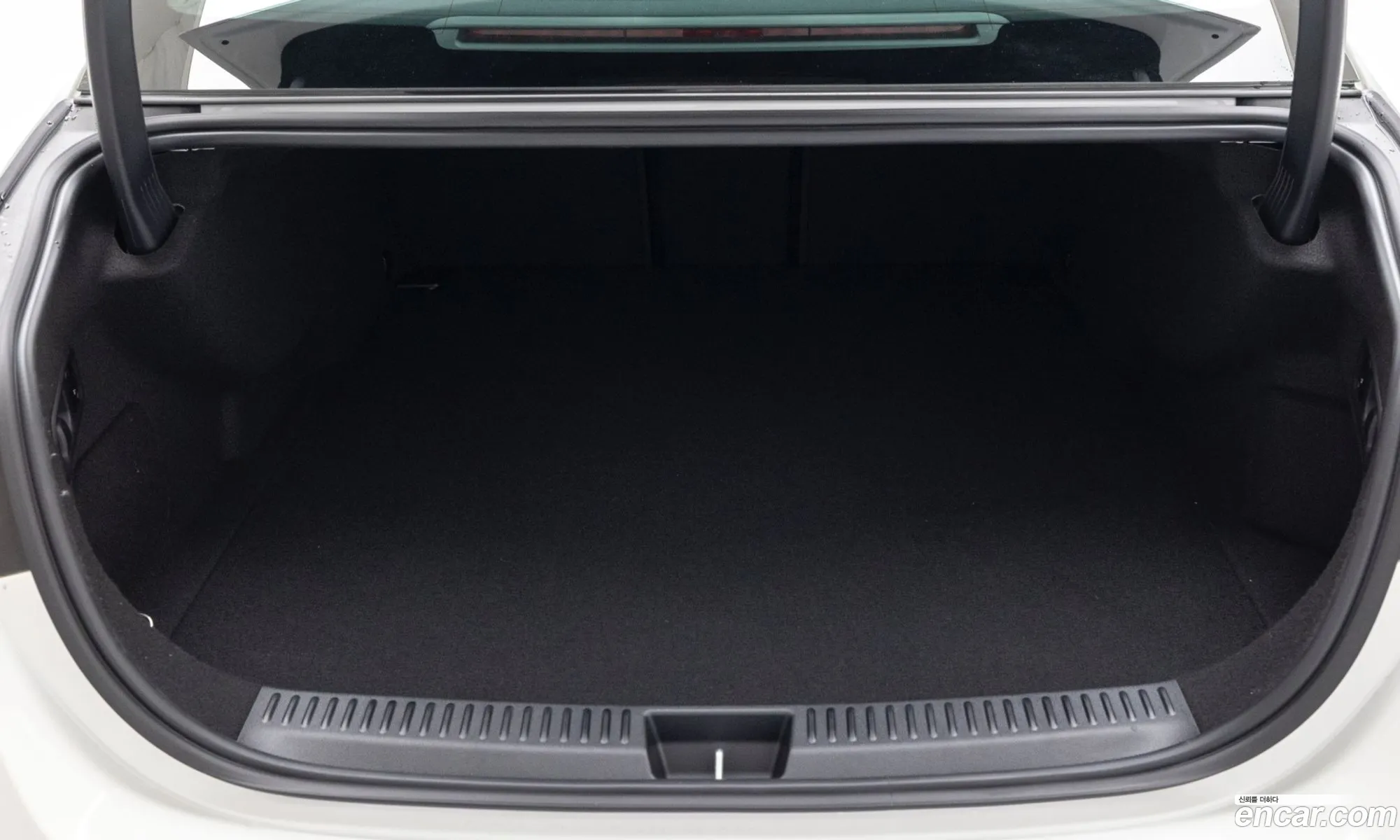 Mercedes-Benz E-Class W214 2025 — 7