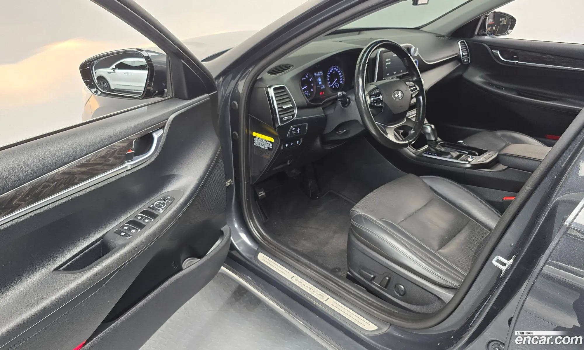 Hyundai Grandeur IG 2017 — 19