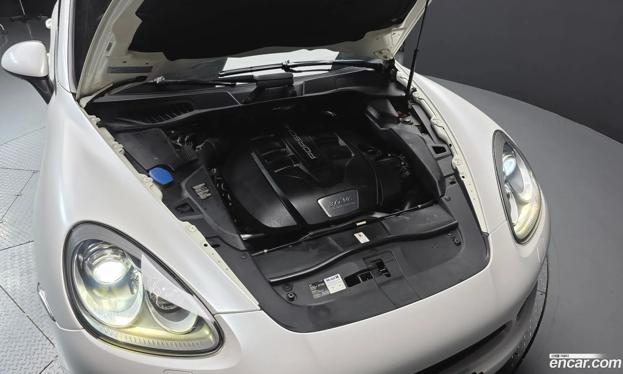 Porsche Cayenne 2011 — 17