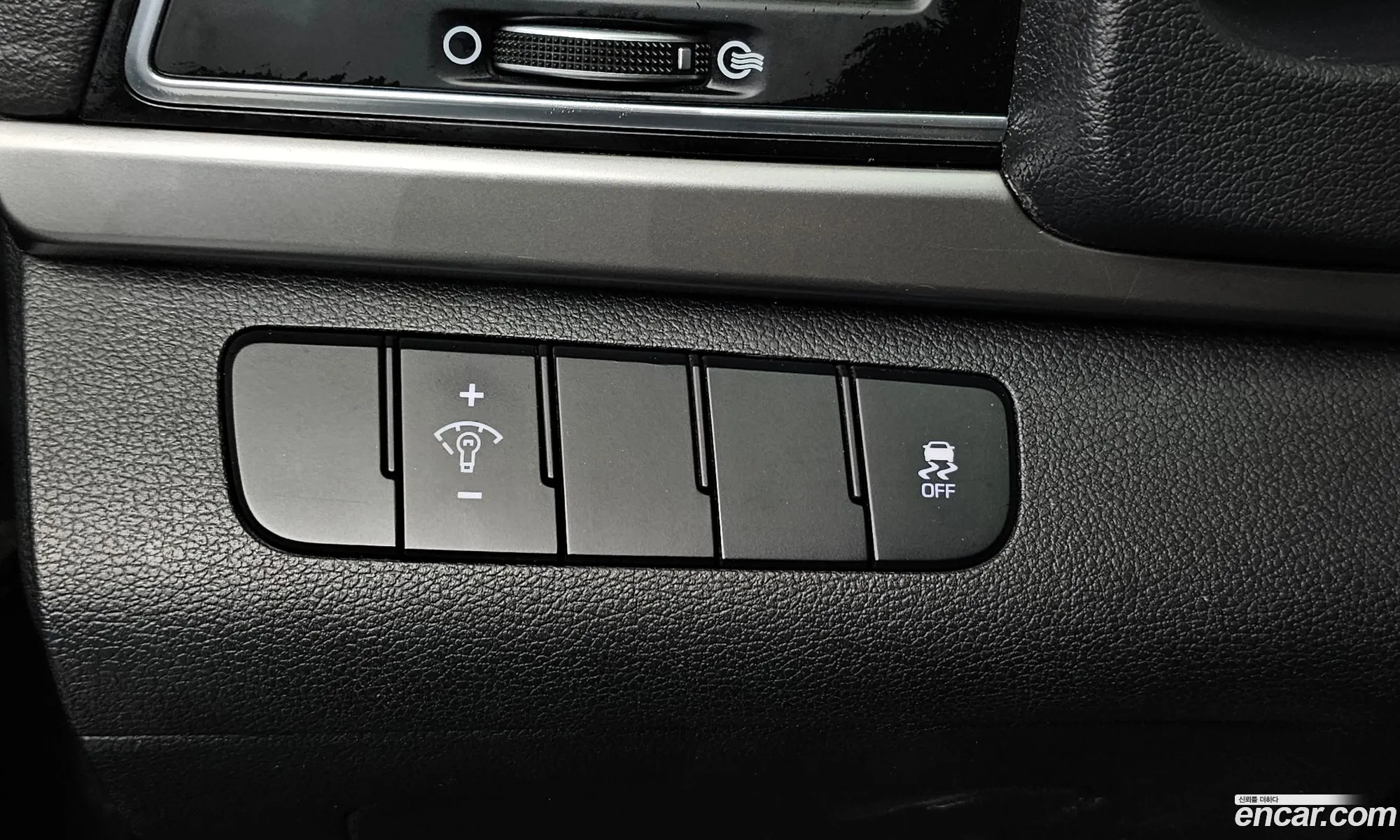 Hyundai Elantra AD 2016 — 25