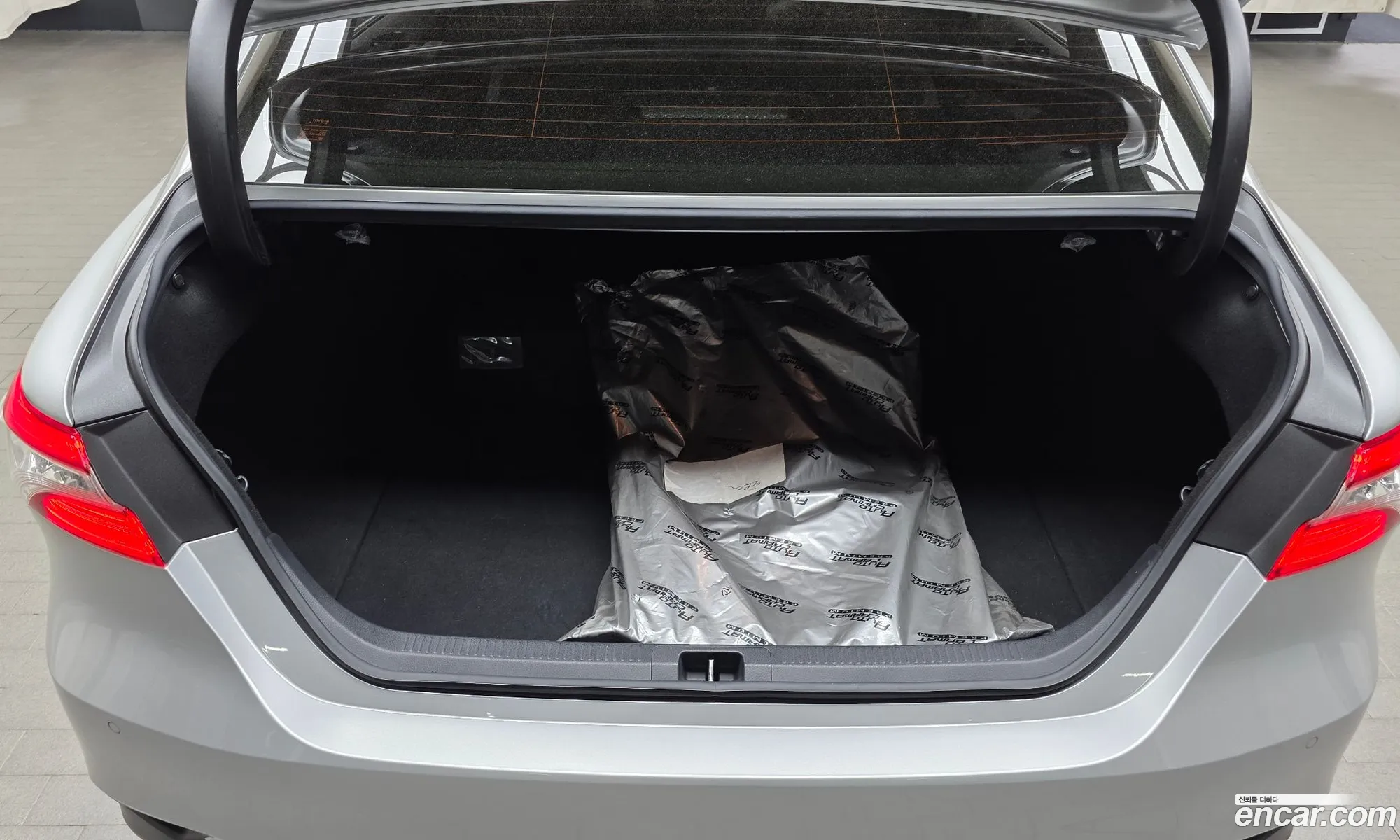 Toyota Camry 2018 JTNB11HK2J3066403 — 27