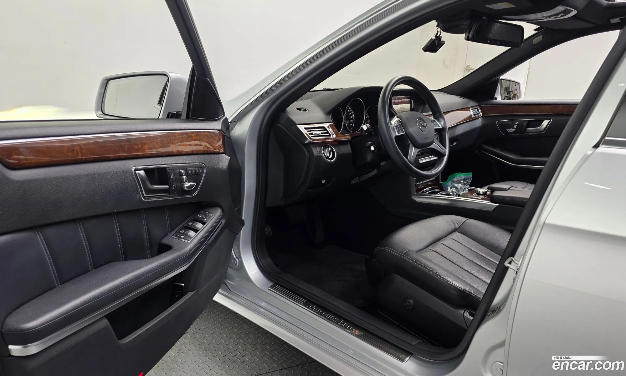 Mercedes-Benz E-Class W212 2013 WDDHF5FB8EA807087 — 19