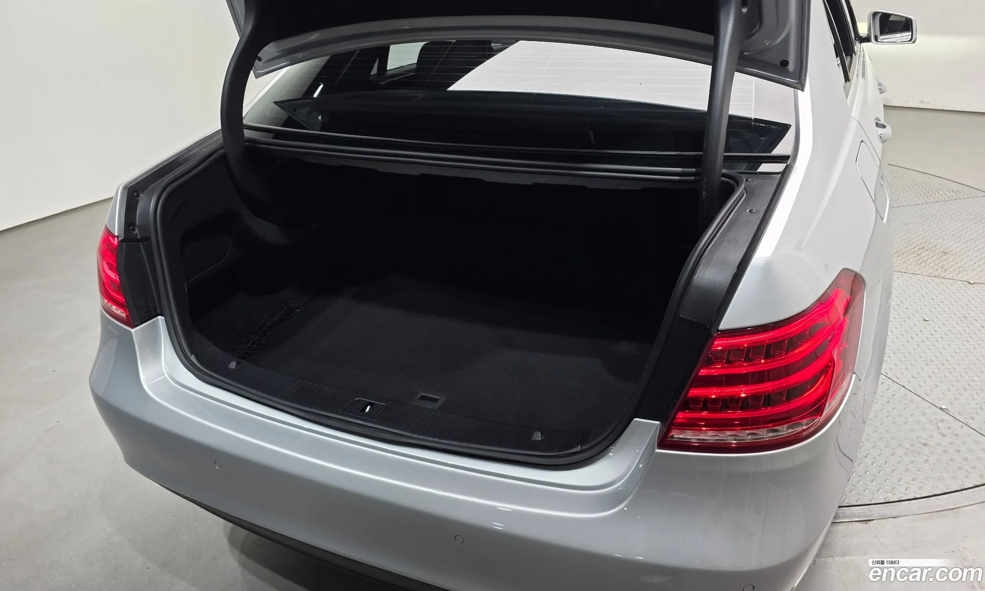 Mercedes-Benz E-Class W212 2013 WDDHF5FB8EA807087 — 8