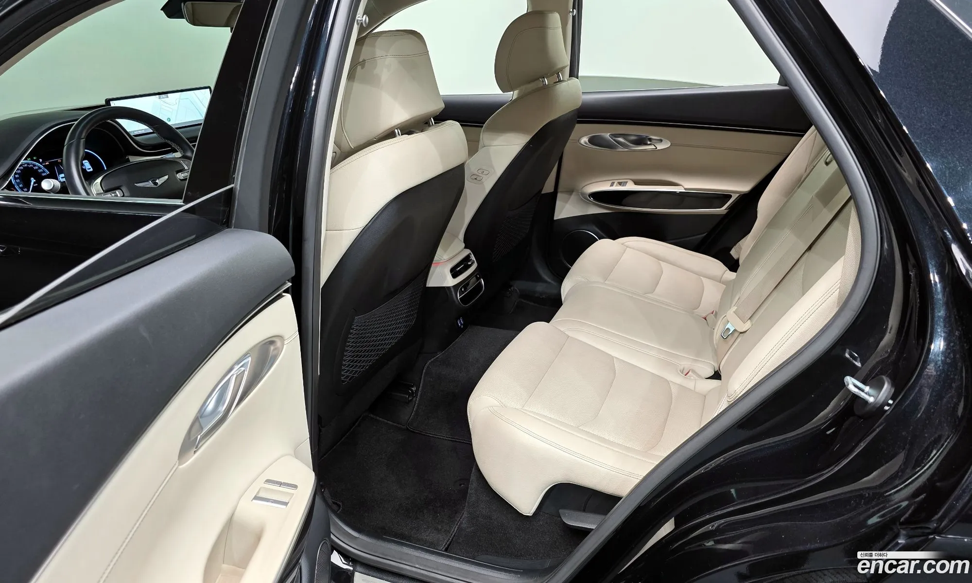 Genesis GV70 2021 — 32