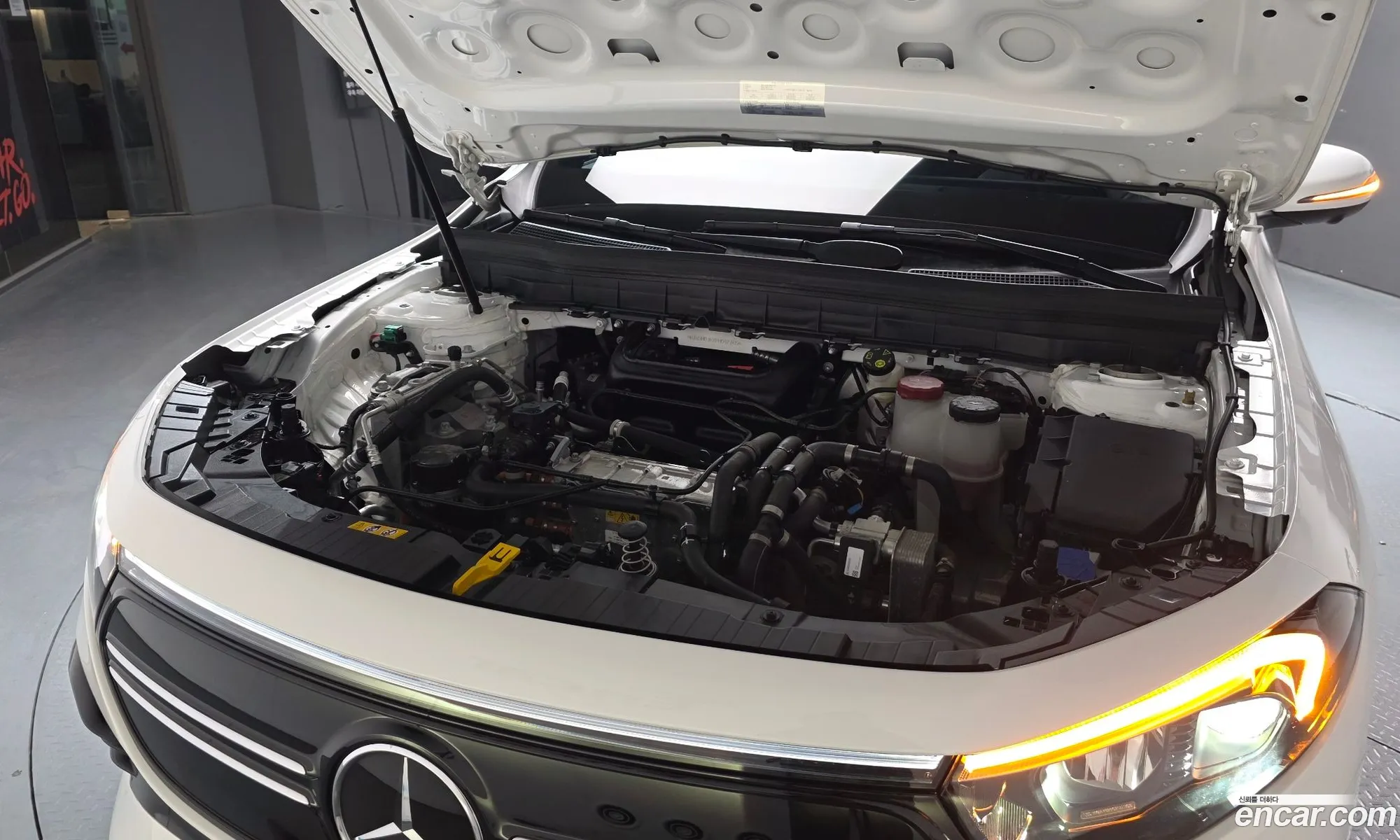 Mercedes-Benz EQB X243 2023 — 20