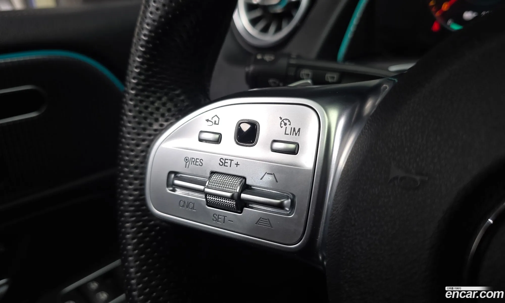 Mercedes-Benz EQB X243 2023 — 30