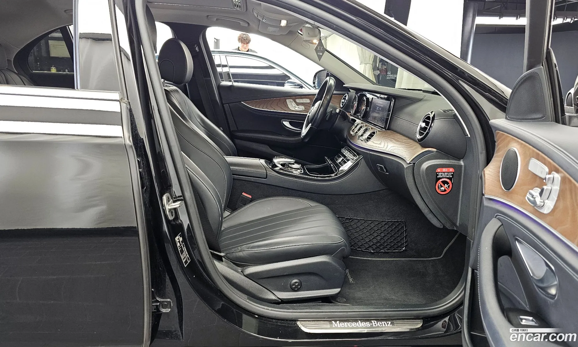 Mercedes-Benz E-Class W213 2019 WDDZF0FB4KA671124 — 32