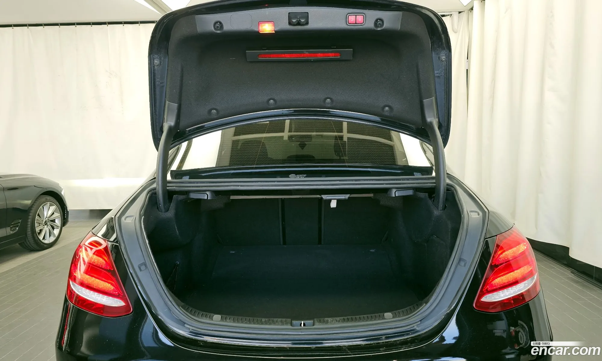 Mercedes-Benz E-Class W213 2019 WDDZF0FB4KA671124 — 9