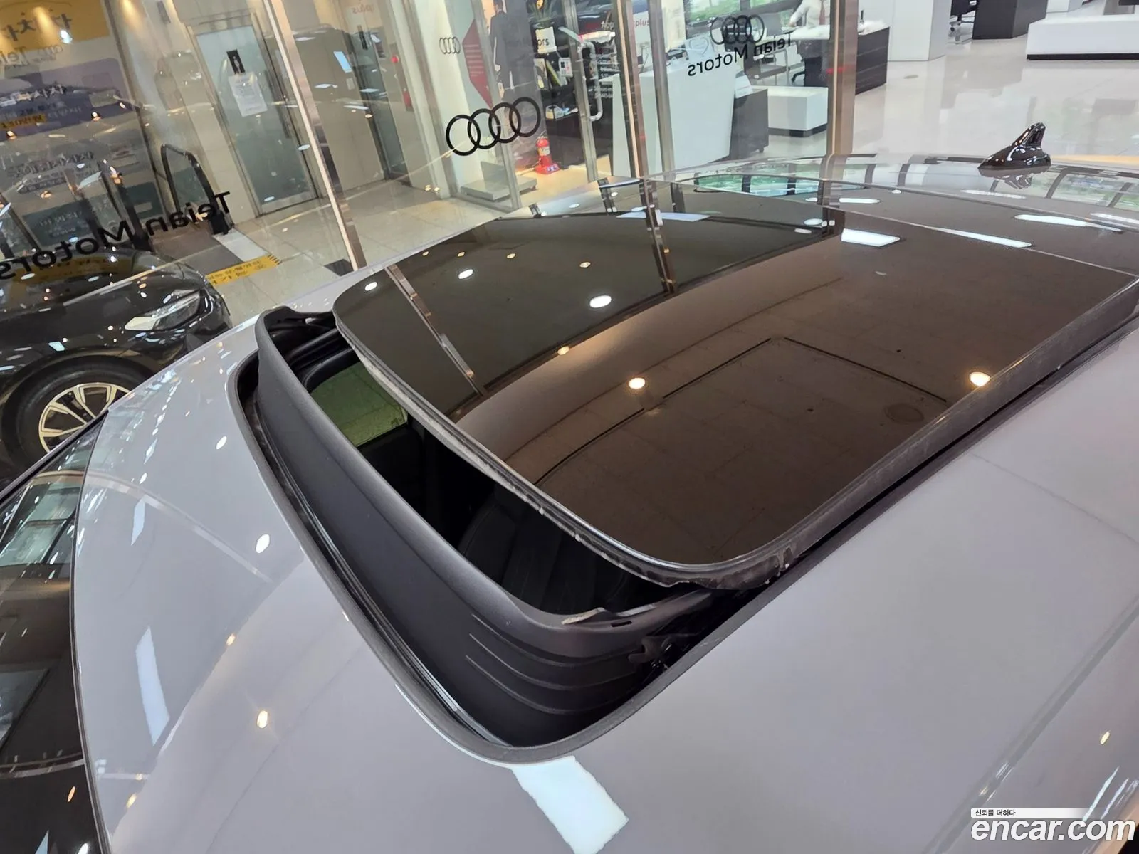 Audi Q4 e-tron 2024 — 8