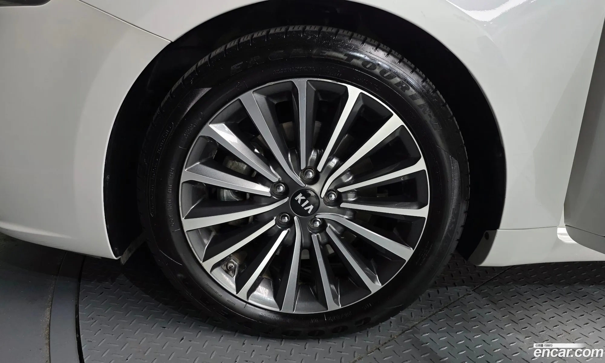 Kia K7 2017 — 29