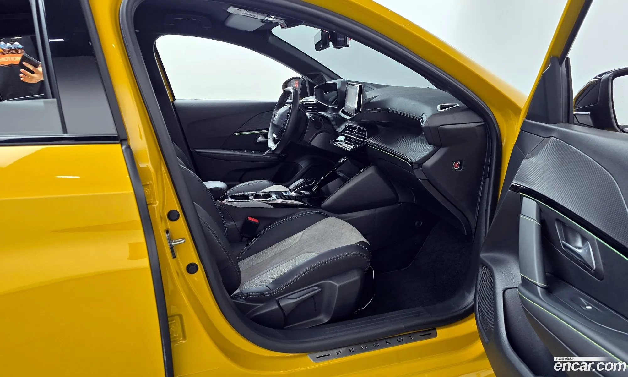 Peugeot e-208 2020 VR3UHZKX383883838 — 17