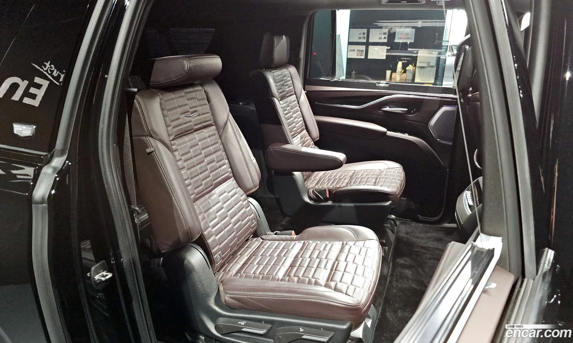 Cadillac Escalade 2023 — 25