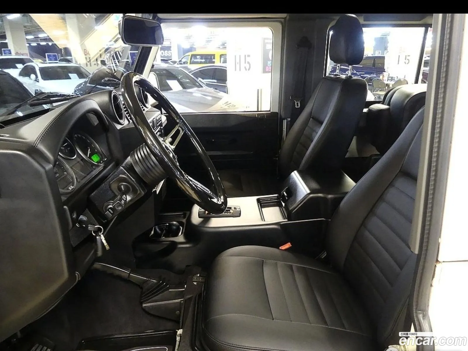 Land Rover Defender 2010 — 12