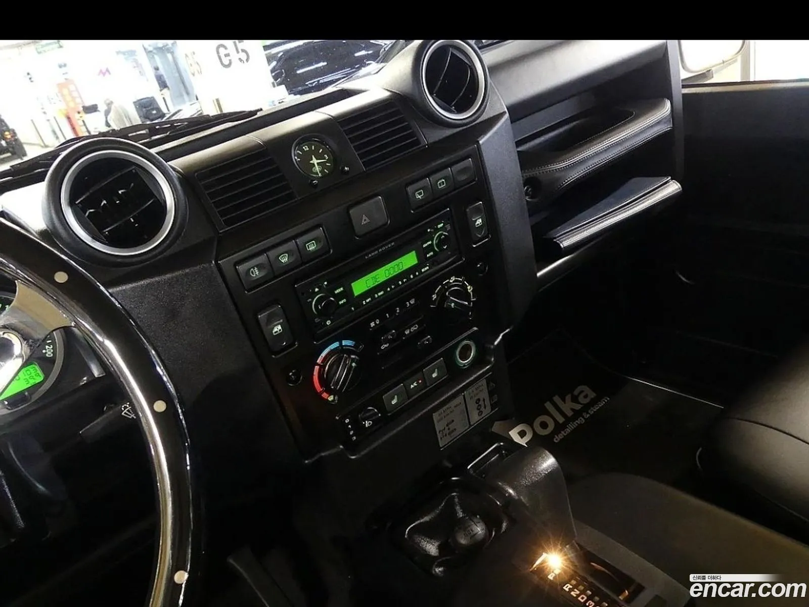 Land Rover Defender 2010 — 18