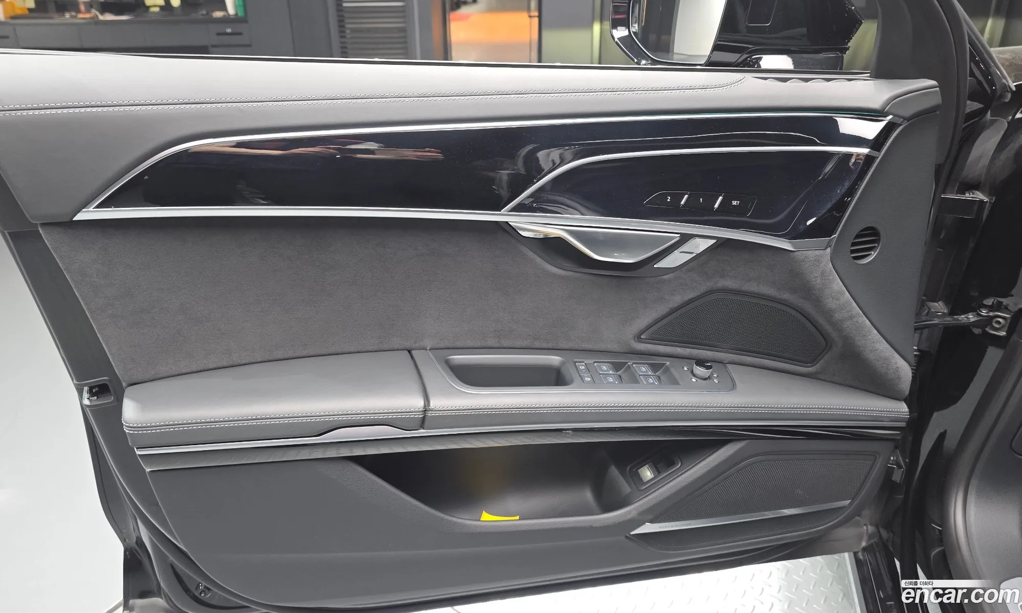 Audi A8 2023 — 8