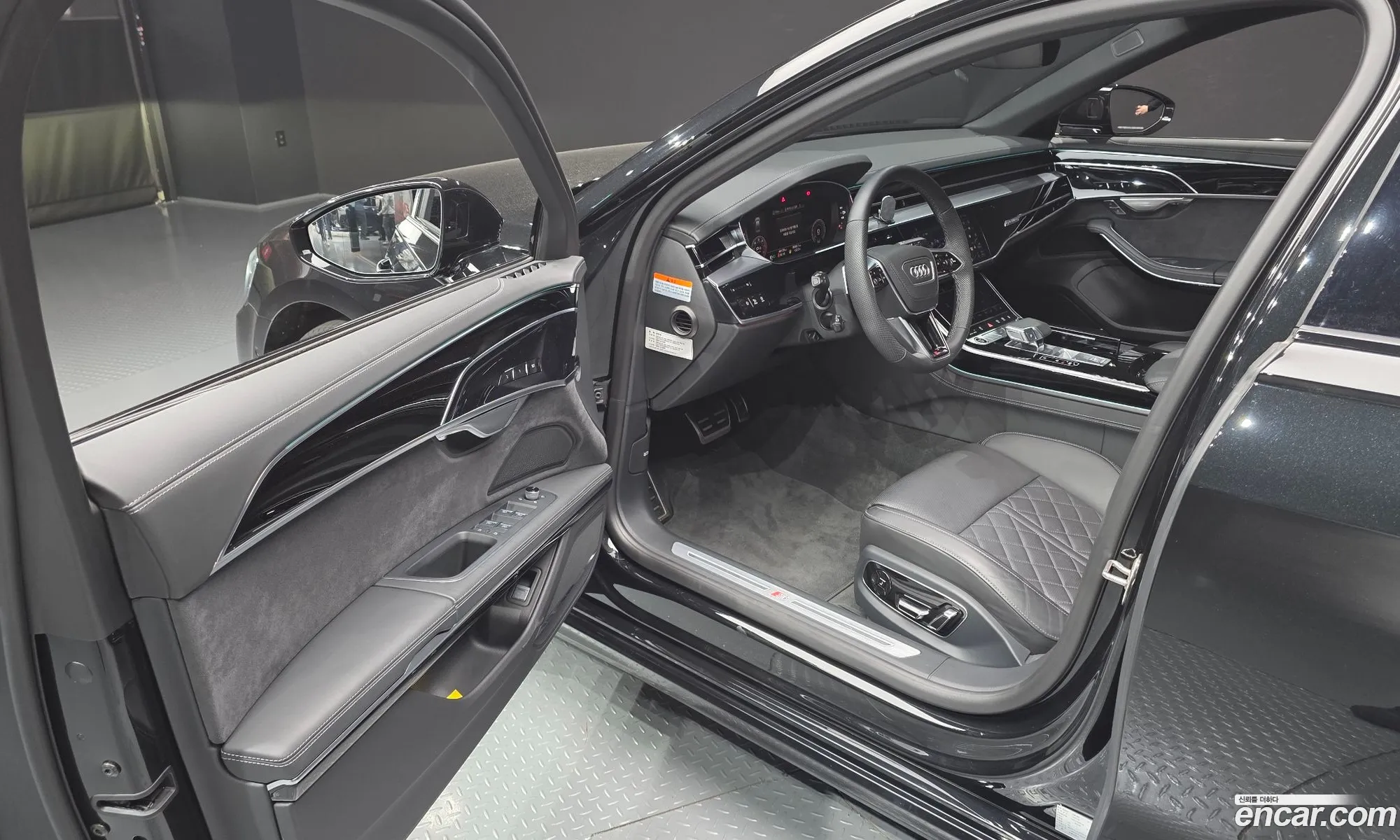 Audi A8 2023 — 26