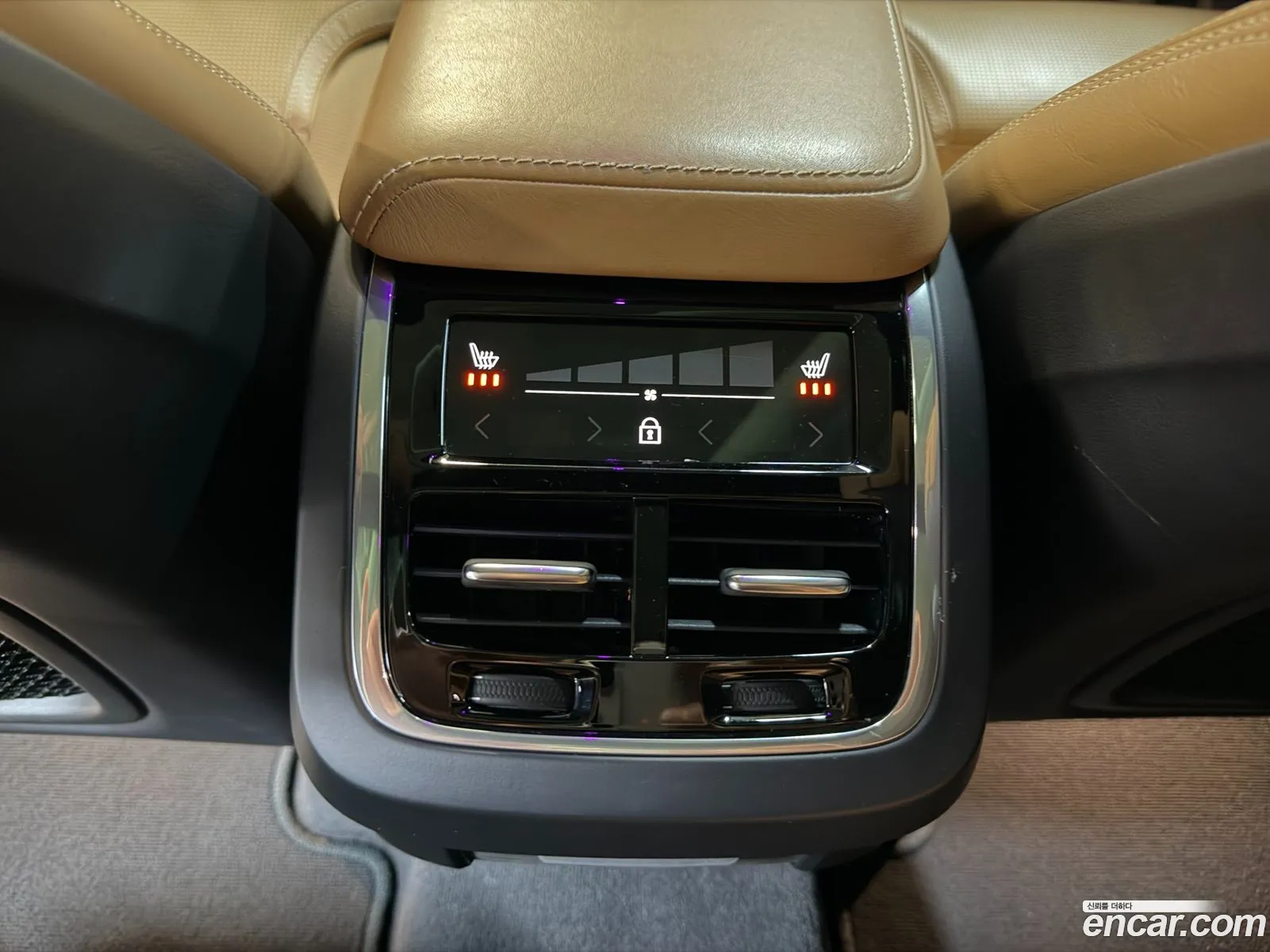 Volvo XC60 2020 — 12