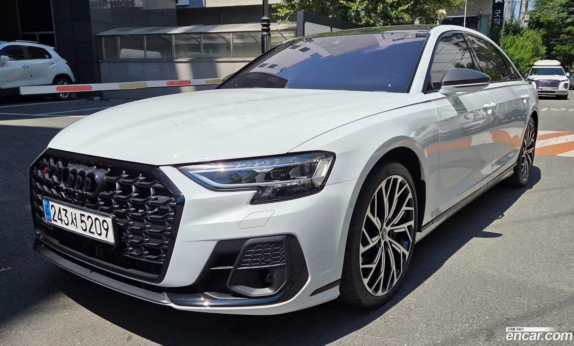 Audi S8 2023 — 10
