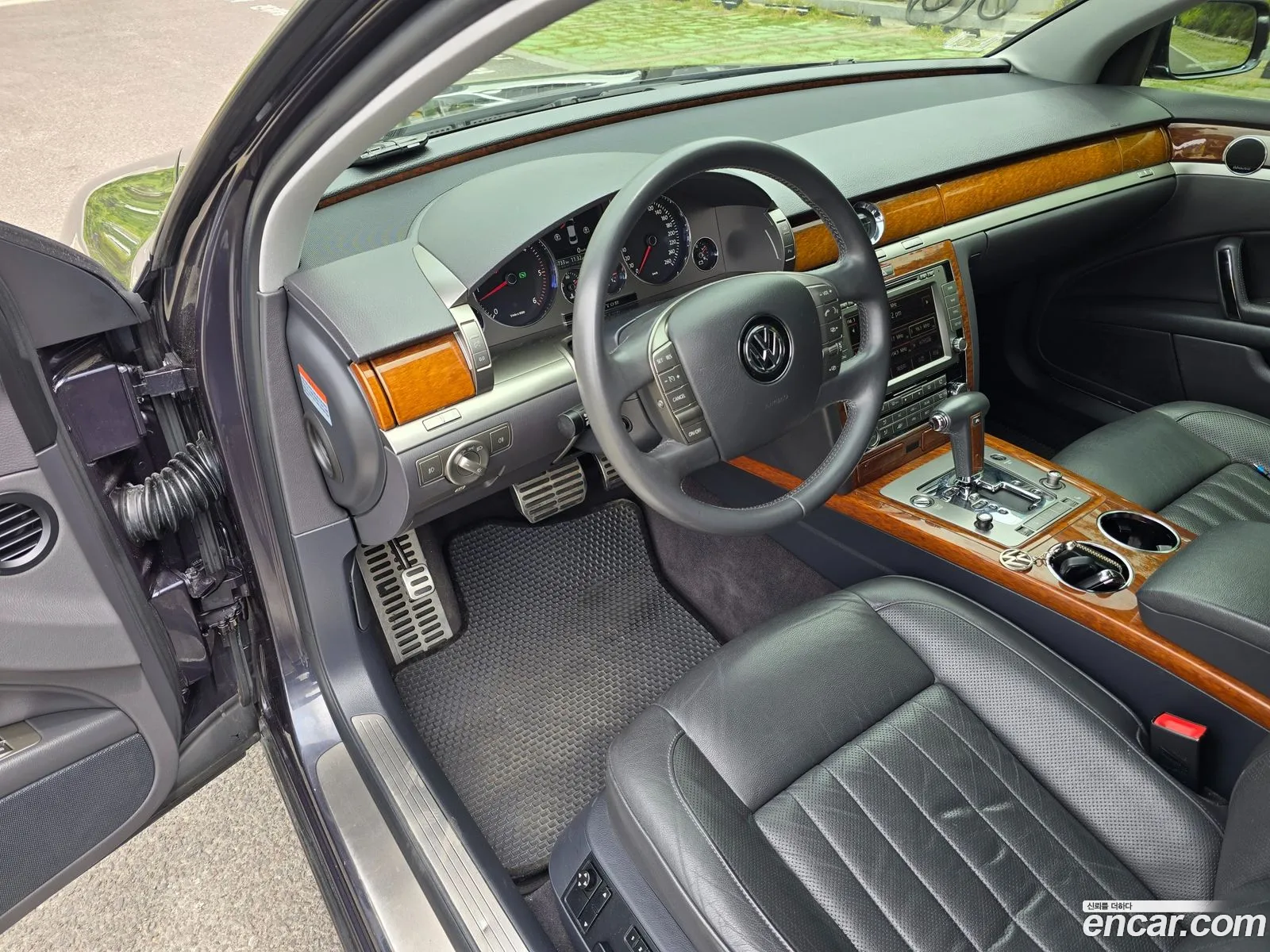 Volkswagen Phaeton 2012 — 10