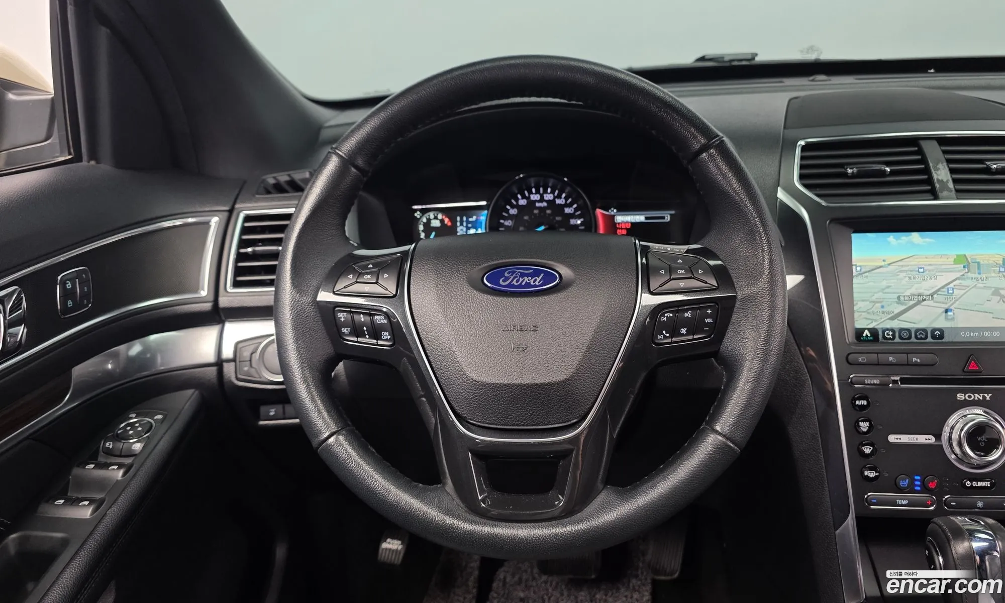 Ford Explorer 2018 1FM5K8FH6JGB23656 — 31