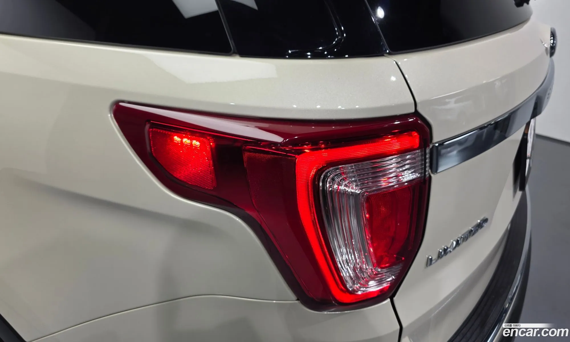 Ford Explorer 2018 1FM5K8FH6JGB23656 — 2