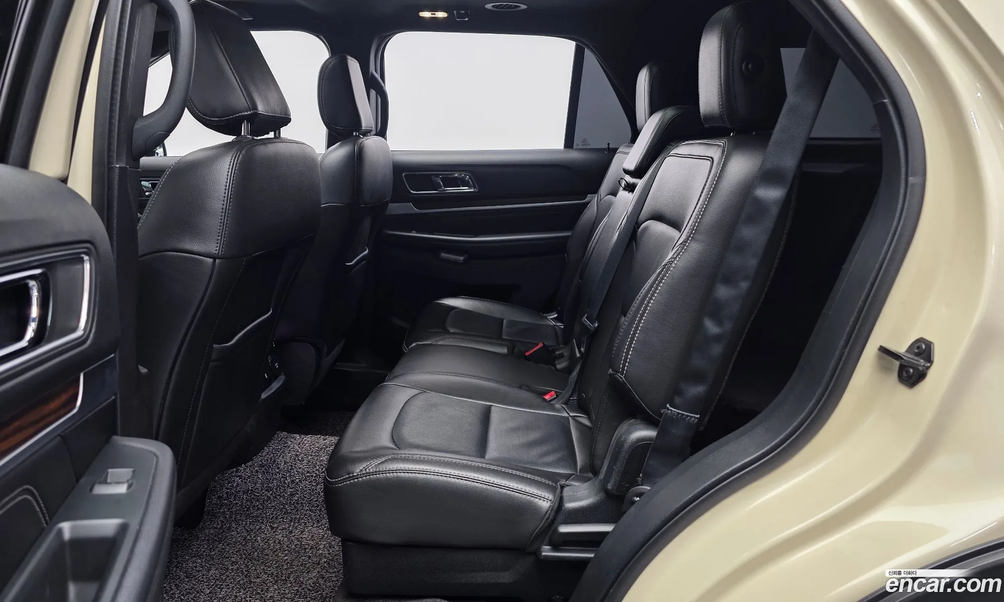 Ford Explorer 2018 1FM5K8FH6JGB23656 — 26