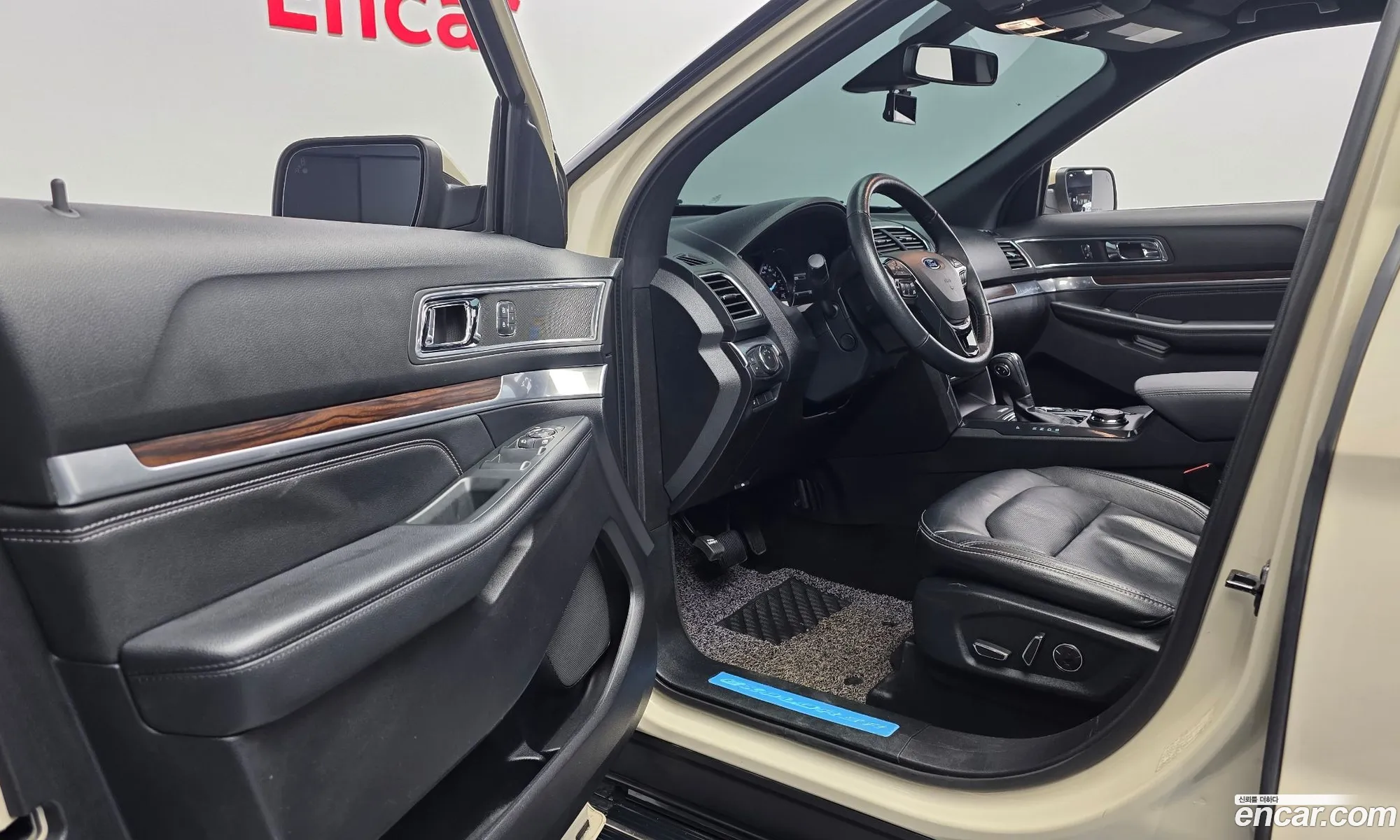Ford Explorer 2018 1FM5K8FH6JGB23656 — 13