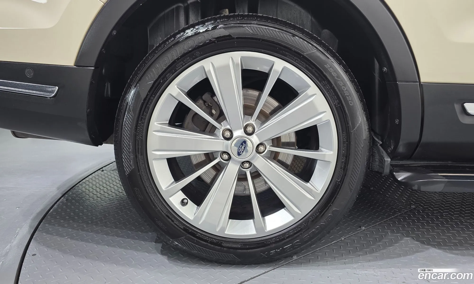 Ford Explorer 2018 1FM5K8FH6JGB23656 — 4