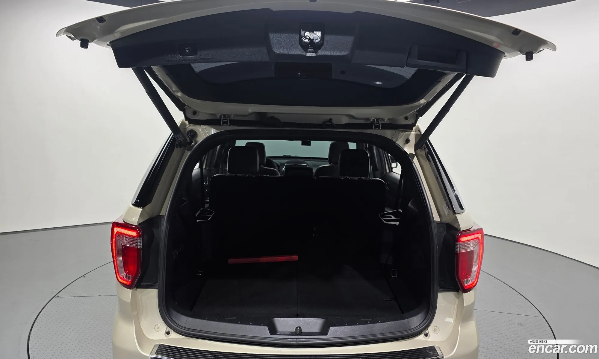 Ford Explorer 2018 1FM5K8FH6JGB23656 — 12