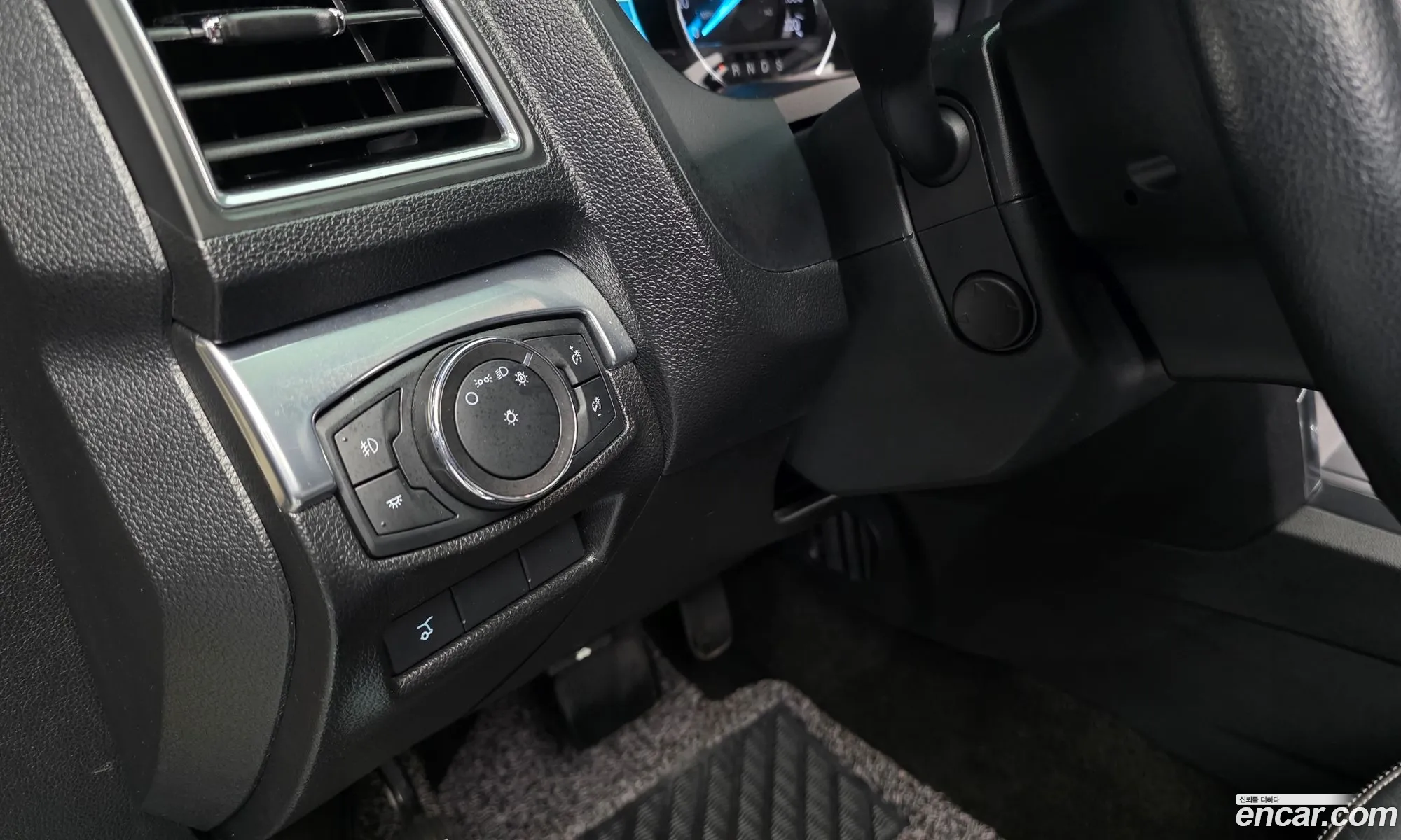 Ford Explorer 2018 1FM5K8FH6JGB23656 — 10