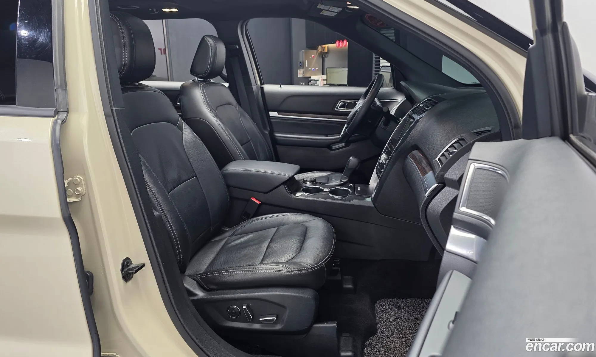 Ford Explorer 2018 1FM5K8FH6JGB23656 — 5