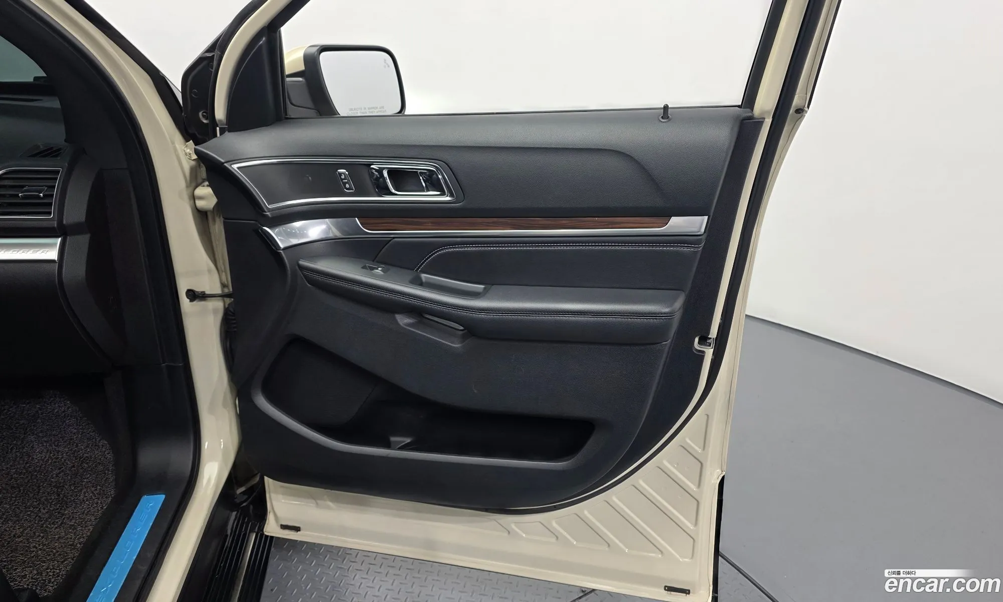 Ford Explorer 2018 1FM5K8FH6JGB23656 — 3