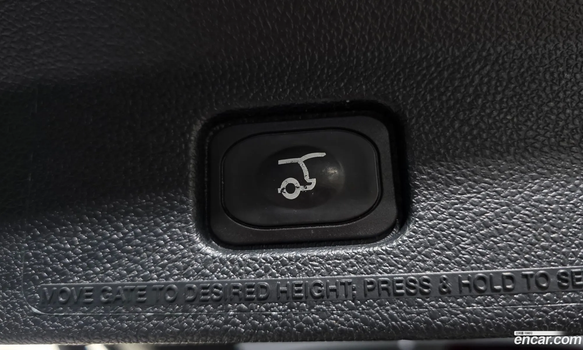 Ford Explorer 2018 1FM5K8FH6JGB23656 — 6